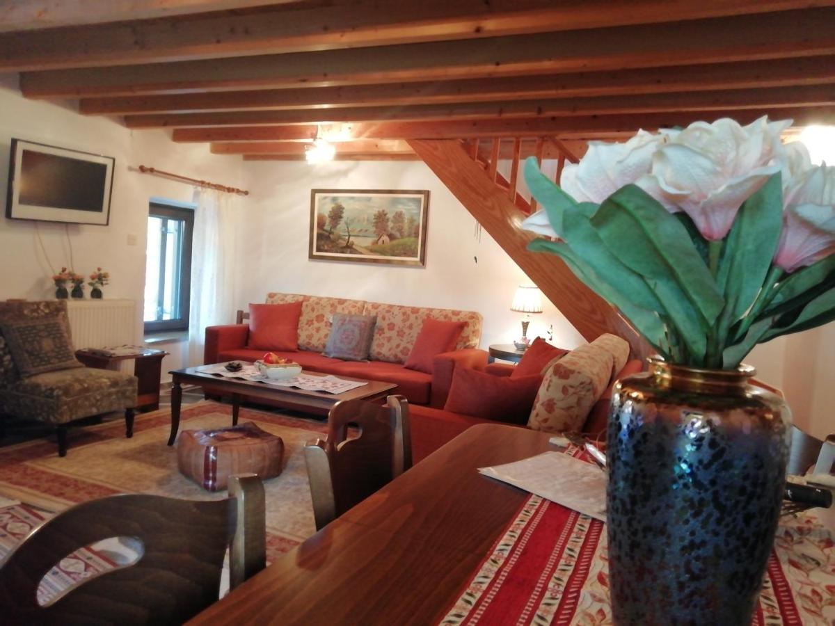 Cosy Lake House, Μια Ανάσα Πριν Τη Λίμνη Kalivia  Bagian luar foto